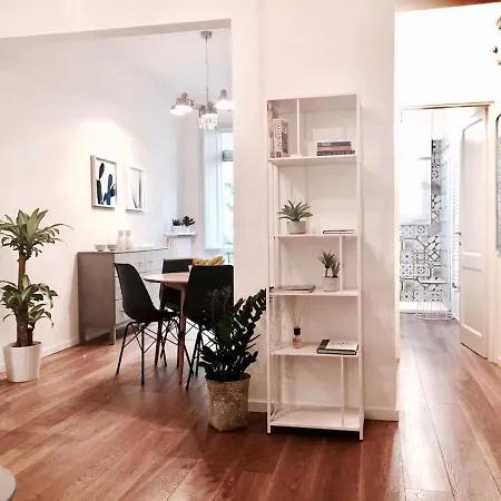Grace In Apartment Florenz